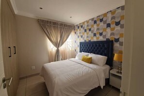 3 slaapkamers, een strijkplank/strijkijzer, wifi, beddengoed