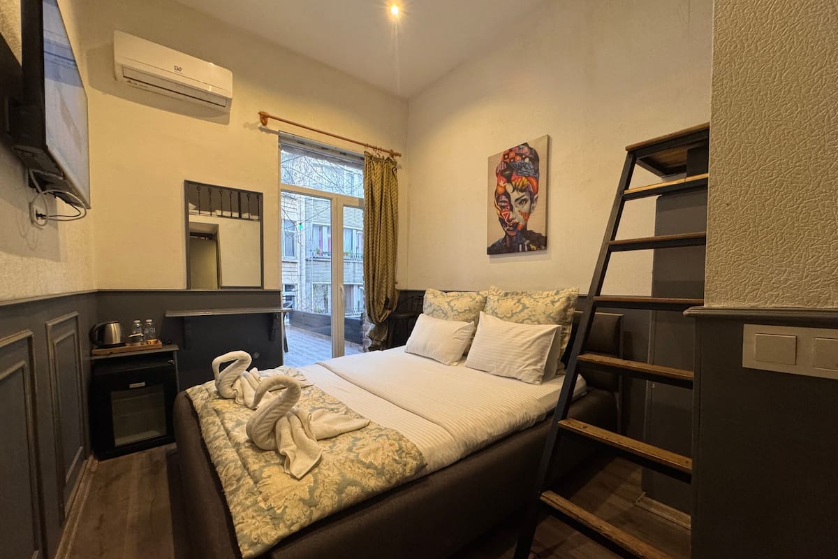 Comfort Quadruple Room | Premium bedding, down comforters, minibar, laptop workspace