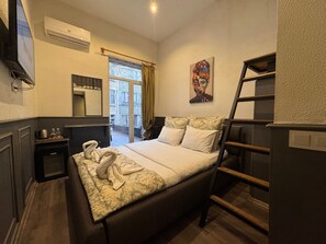 Habitación cuádruple Confort | Ropa de cama de alta calidad, edredón y minibar