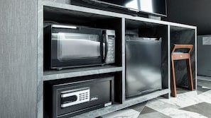 1 quarto, cofres nos quartos, escrivaninha