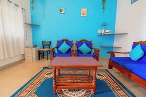 Standard-Studiosuite, Balkon, Gartenblick | Wohnbereich