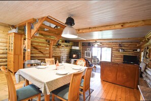 Dining - Wooden house in Vysočina (Jihlava)
