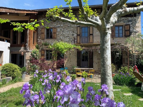 Maison de famille jusqu'à 15 pers., au pied du Vercors et au coeur du village
