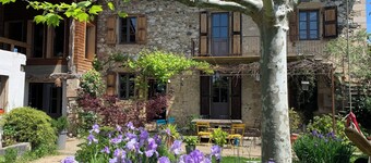 Family home for up to 15 people, at the foot of the Vercors and in the heart of the village