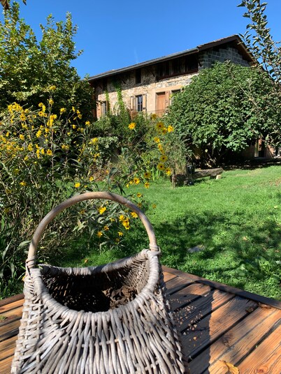 Family home for up to 15 people, at the foot of the Vercors and in the heart of the village