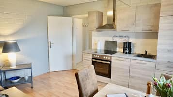 Kühlschrank, Ofen, Herdplatte, Geschirrspüler