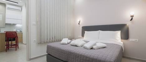 1 dormitorio, caja fuerte, tabla de planchar con plancha y cuna de viaje