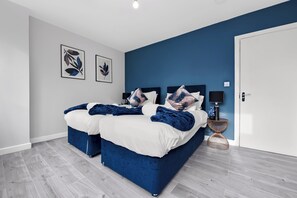 4 bedrooms, iron/ironing board, WiFi, bed sheets