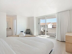 3 slaapkamers, een strijkplank/strijkijzer, reisbedje, wifi