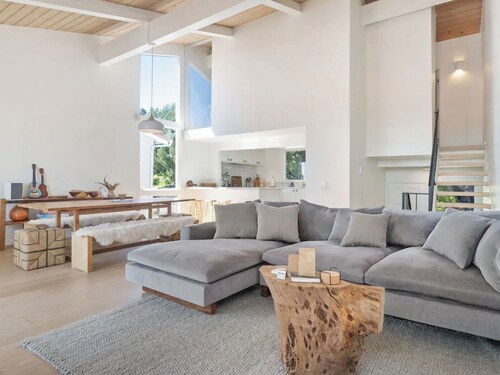 Sunny Ocean View Townhouse in Malibu!