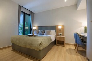 Signature-Apartment, 3 Schlafzimmer | Betten mit Memory-Foam-Matratzen, Zimmersafe, Schreibtisch