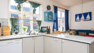 Mikrowelle, Wasserkocher mit Kaffee-/Teezubehör