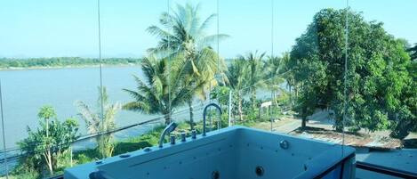 Villa, vista al río | Baño