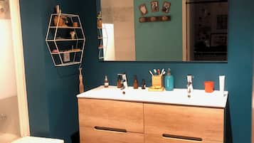 Towels, toilet paper