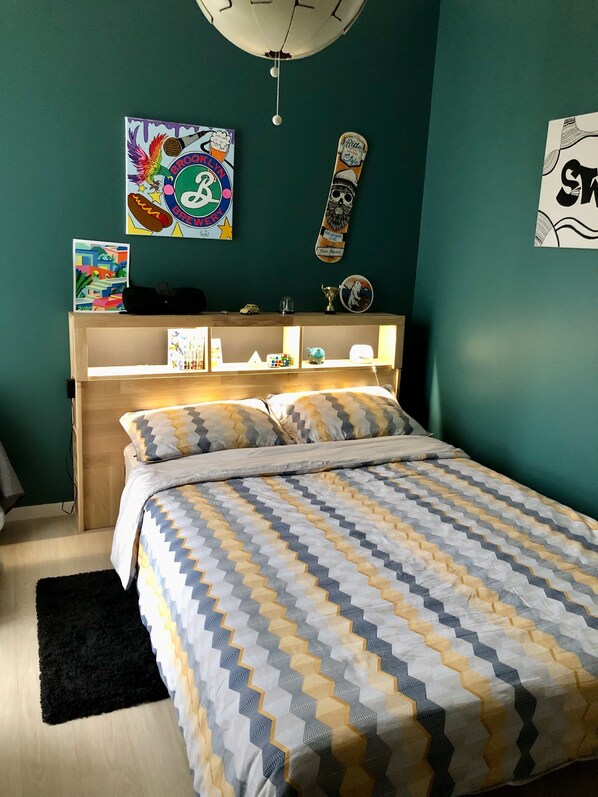 1 bedroom, desk, WiFi, bed sheets