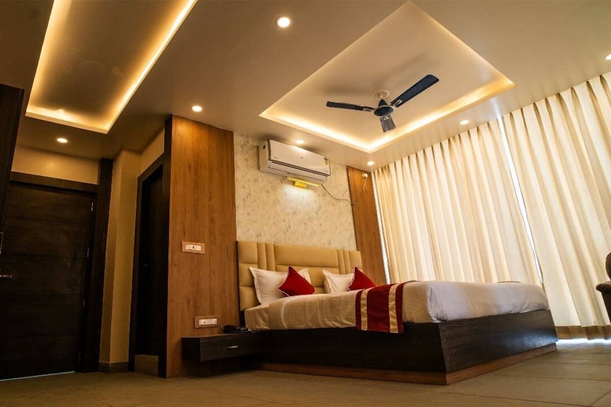 Deluxe Double Room, Balcony, City View | Soundproofing, free WiFi