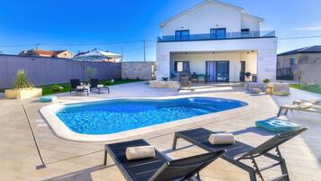 Seasonal outdoor pool, a heated pool