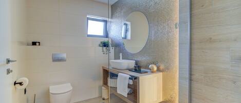 Family Villa, Multiple Bedrooms (Wellness Escape Villa One) | Bathroom