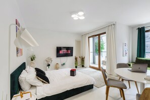 Deluxe Apartment, Balcony, Courtyard View | Soundproofing, iron/ironing board, free WiFi - Lumina lux apart near Uprising Museum (Warsaw)