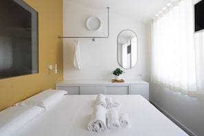 Phòng đôi Tiêu chuẩn | Nệm cao su hoạt tính (memory foam), màn/rèm cản sáng, phòng cách âm 