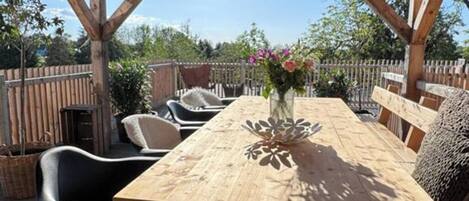 تناول الطعام بالخارج