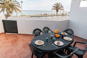 Leilighet, 3 soverom, ved havkanten | Terrasse/patio