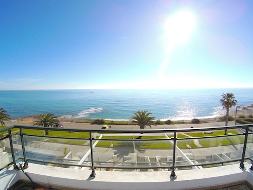 Apartamentos LA PARRETA PRIMERA LÍNEA