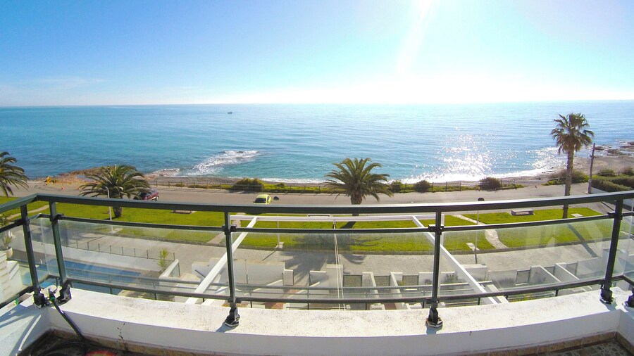 Apartamentos LA PARRETA PRIMERA LÍNEA