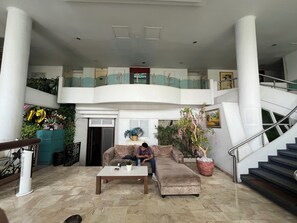 Coin salon dans le hall