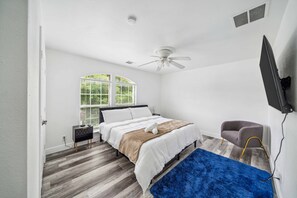 4 habitaciones, tabla de planchar con plancha y cuna de viaje 