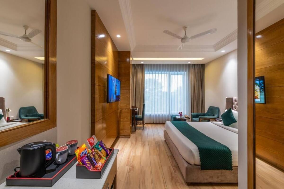 In-room safe, desk, laptop workspace, blackout curtains