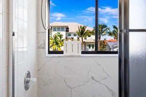 Interior - New!1min2beach! Waterfront Pool+HotTub+Balcony View (Marco Island)