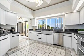 Fridge, microwave, oven, stovetop - New!1min2beach! Waterfront Pool+HotTub+Balcony View (Marco Island)