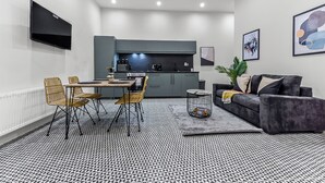 Unclassified image, 5 of 25, button - Convenient 2BR 2BA / near Tube Station (London)