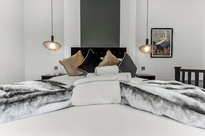 2 habitaciones, tabla de planchar con plancha, wifi y ropa de cama