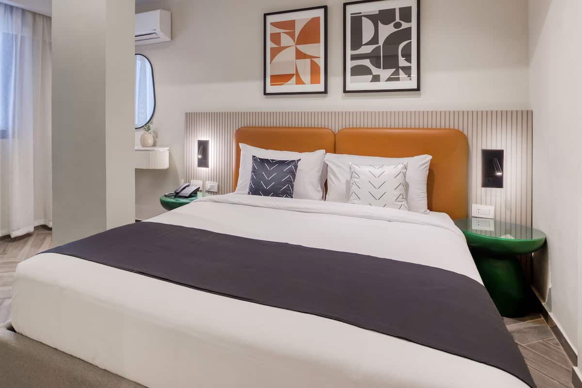 Superior Apartment, 1 Queen Bed | 1 bedroom, minibar, blackout drapes, iron/ironing board