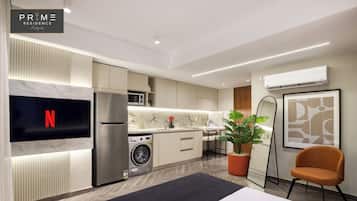 Standard Studio | 1 bedroom, minibar, blackout drapes, iron/ironing board