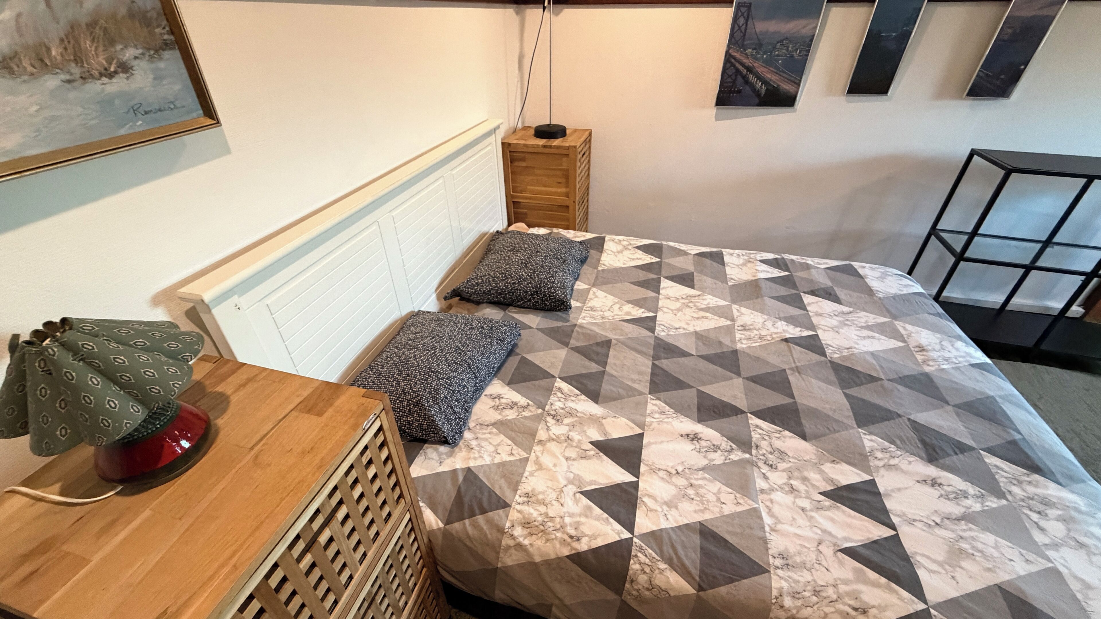 4 bedrooms, iron/ironing board, WiFi, bed sheets