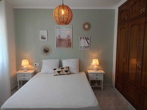 5 chambres, fer et planche à repasser, Wi-Fi, draps fournis