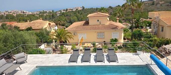 VILLA charm, comfort and swimming pool