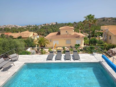 VILLA charm, comfort and swimming pool
