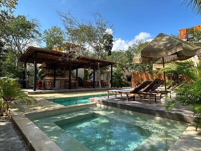 This villa is a 2 bedroom(s), 2.5 bathrooms, located in Tulum, Quintana Roo.