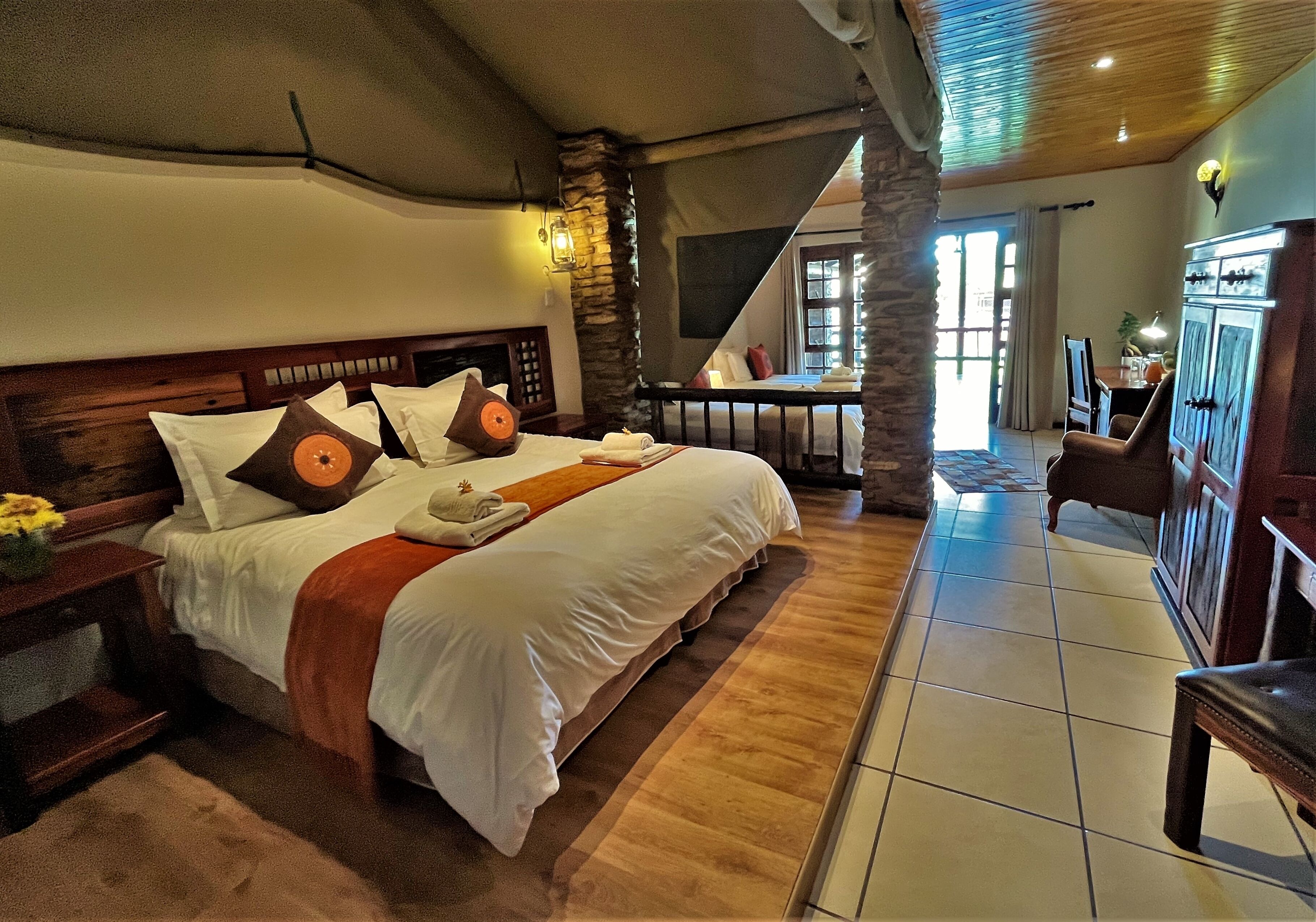Habitación Deluxe con 1 cama doble o 2 individuales, vistas a la piscina | Escritorio y espacio para trabajar con un portátil