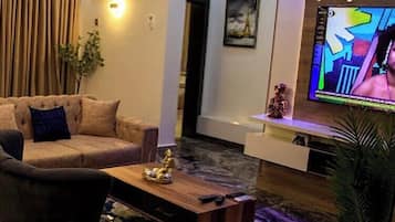 Economy Room, Balcony, City View | Living area