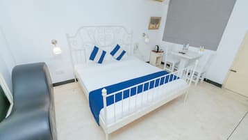 Kamar Double Deluks, balkon | Meja kerja, ruang kerja ramah laptop, dan setrika/meja setrika