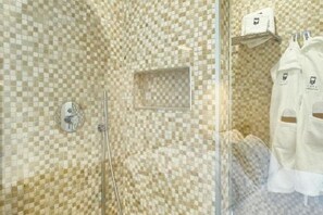 Shower, hair dryer, bidet, towels - Cipradino House - Room the Swallows (Roma)