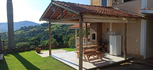 Furnished Farmhouse with Pool and Barbecue | Pets Allowed (Serra Negra-SP)