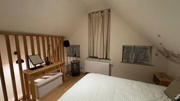 1 chambre, fer et planche à repasser, lit parapluie, Wi-Fi gratuit