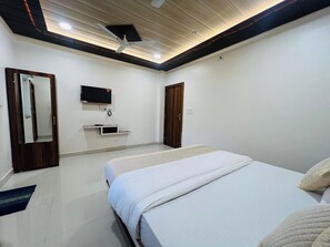 Deluxe Double Room | Free WiFi - Hotel Hari Palace (Ujjain)