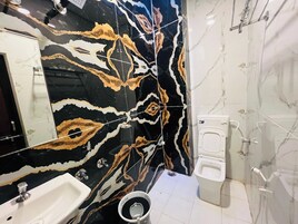 Deluxe Δίκλινο Δωμάτιο (Double) | Μπάνιο | Πετσέτες, Σαπούνι, Χαρτί υγείας